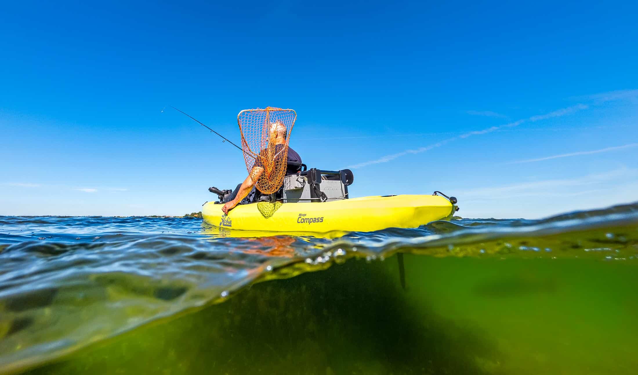 Mand i Hobie Compass kajak fisker